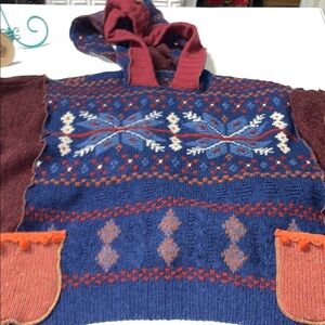 Vintage boho 100% Shetland Wool poncho size medium but fits larger